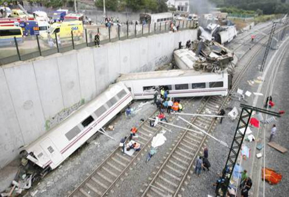 Mehr über den Artikel erfahren Grave incidente ferroviario a Santiago De Compostela