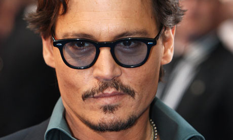 Scopri di più sull'articolo Faible für alte Technik : „Johnny Depp liebt seine alte Schreibmaschine“