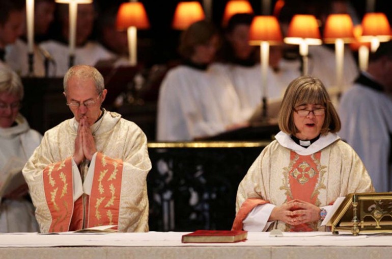 Mehr über den Artikel erfahren Anglikanische Kirche: „Frauen dürfen Bischöfinnen werden“