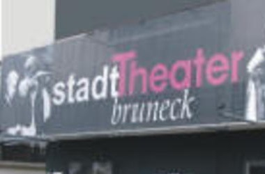 Scopri di più sull'articolo ESF-Skandal „Theaterschule Bruneck vor dem Aus”