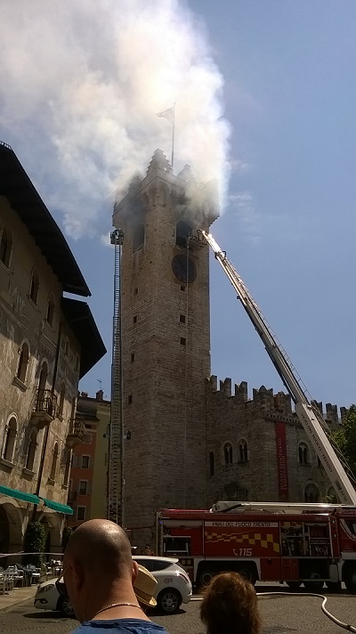 Scopri di più sull'articolo Trento, incendio alla Torre Civica