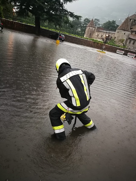 Mehr über den Artikel erfahren Heftiges Gewitter mit Starkregen in Bozen