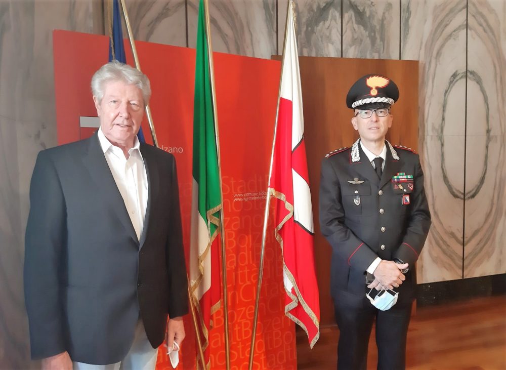 Mehr über den Artikel erfahren Bolzano. Il sindaco Caramaschi riceve il nuovo comandante dei Carabinieri