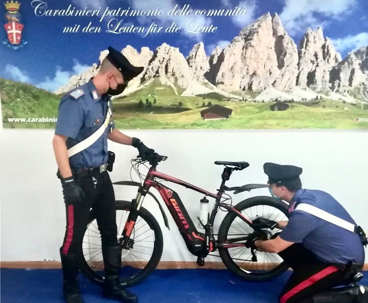 Scopri di più sull'articolo Carabinieri di Bolzano recuperano e restituiscono bici rubate