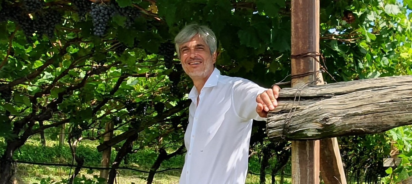 Scopri di più sull'articolo Alto Adige, Borgogna, Bolgheri, Napa Valley: ricercatore di Bolzano scopre il filo rosso che unisce i terroir dei vini più pregiati al mondo