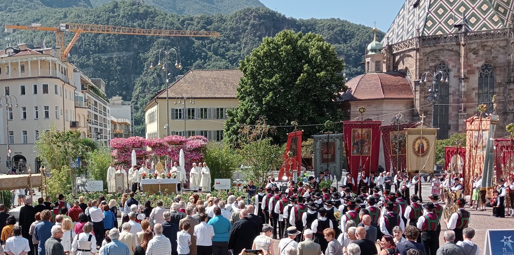 Mehr über den Artikel erfahren Festa del Corpus Domini, diamo un’anima alla nostra società!