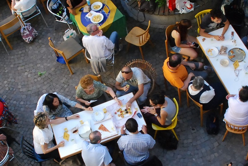 Mehr über den Artikel erfahren Caffè delle lingue torna in settembre