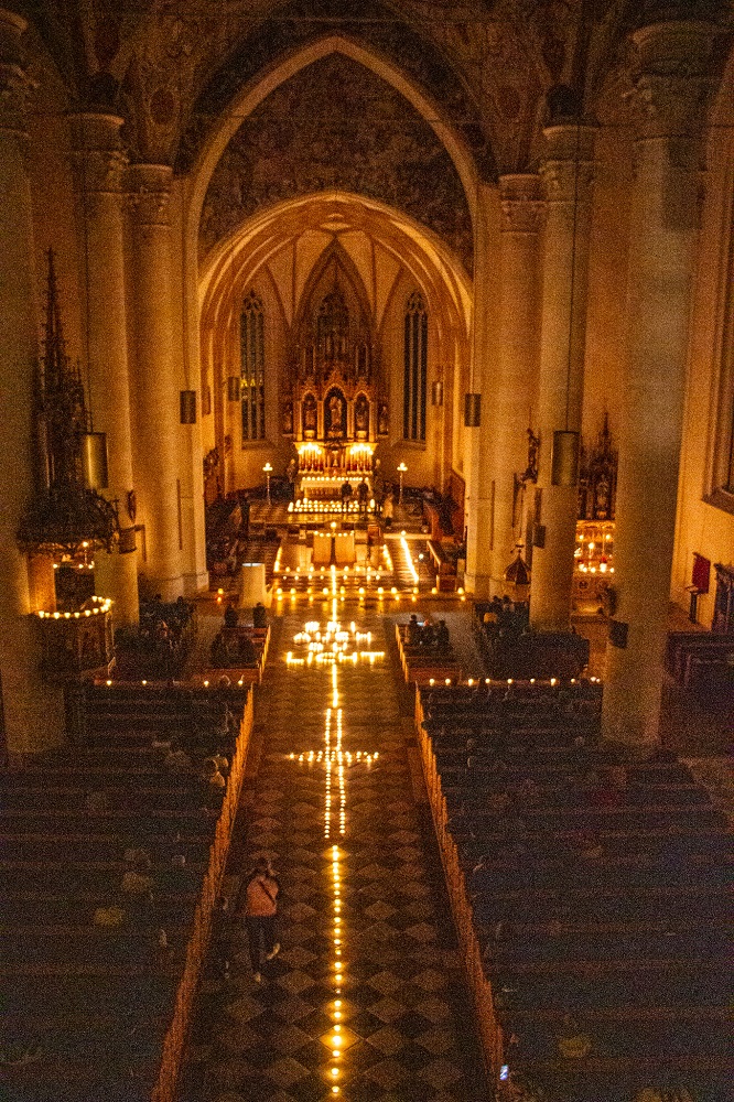 Mehr über den Artikel erfahren Die „Nacht der 1000 Lichter” in Sterzing: Ein Abend der Besinnung und Gemeinschaft