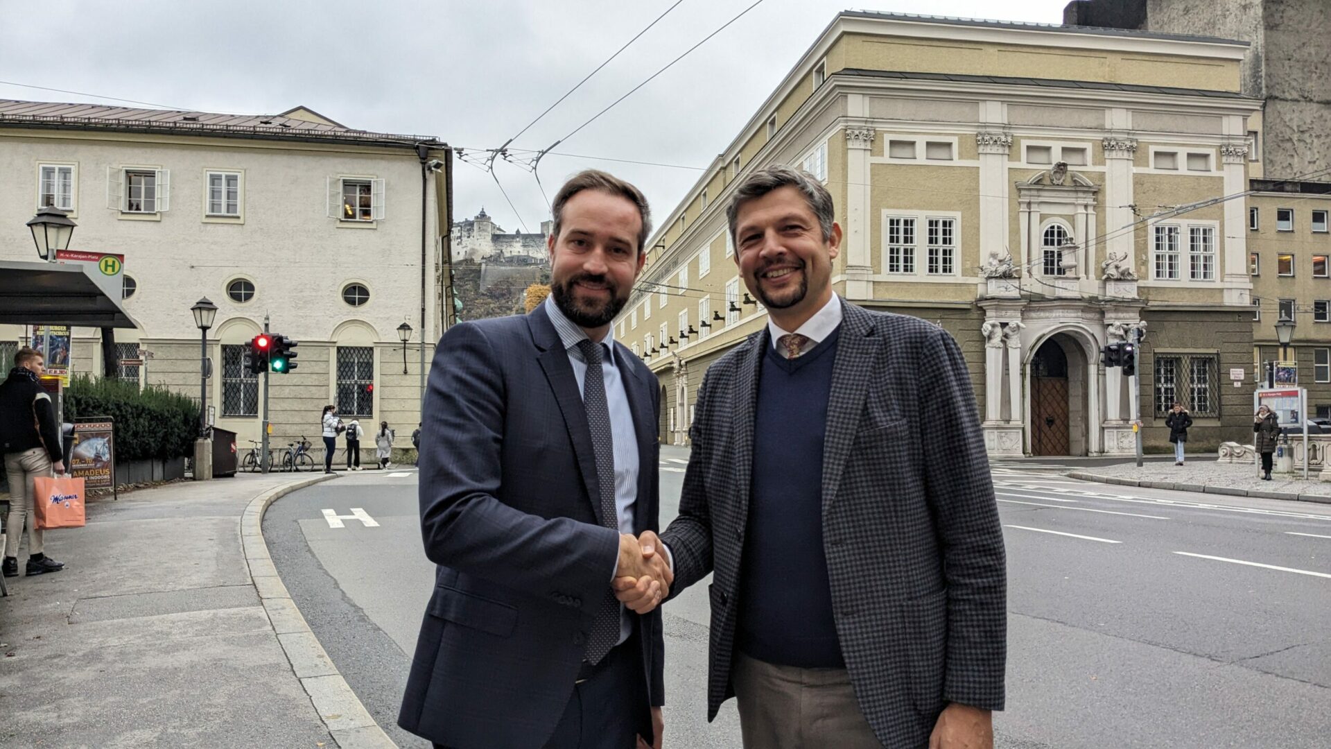 Mehr über den Artikel erfahren Salisburgo, Alfreider e Schnöll si confrontano sul trasporto pubblico