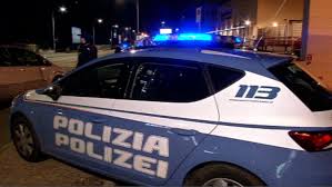 Mehr über den Artikel erfahren Bolzano. Banditi stranieri fuggono, speronano la Volante e feriscono quattro poliziotti