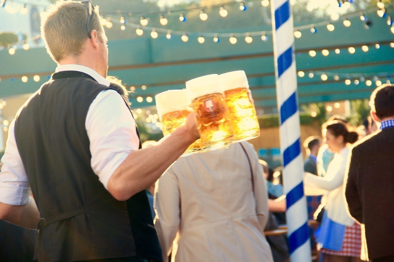 Mehr über den Artikel erfahren Oktoberfest 2024: Come risparmiare malgrado i prezzi elevati di birra e case vacanze