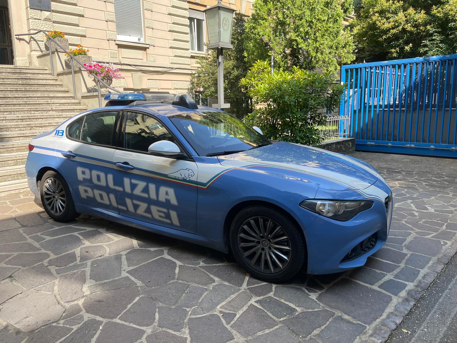 Mehr über den Artikel erfahren Bolzano. Malmena anziano e aggredisce Poliziotti, arrestato