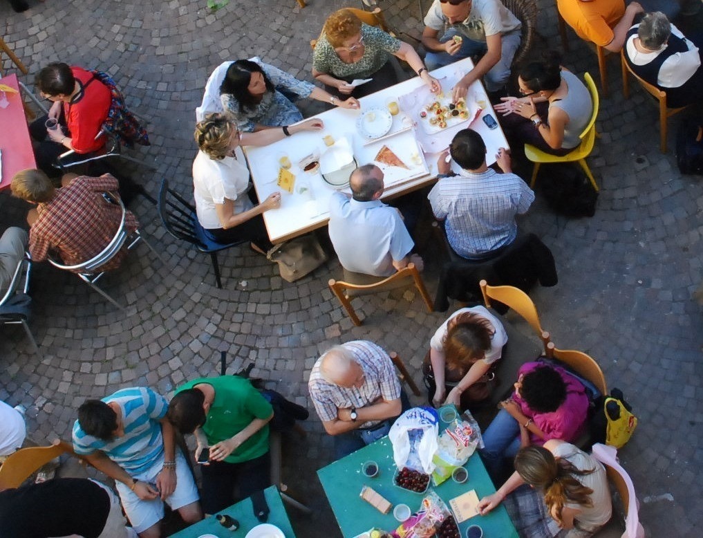 Mehr über den Artikel erfahren Bolzano, Caffè delle lingue il piacere di conversare liberamente