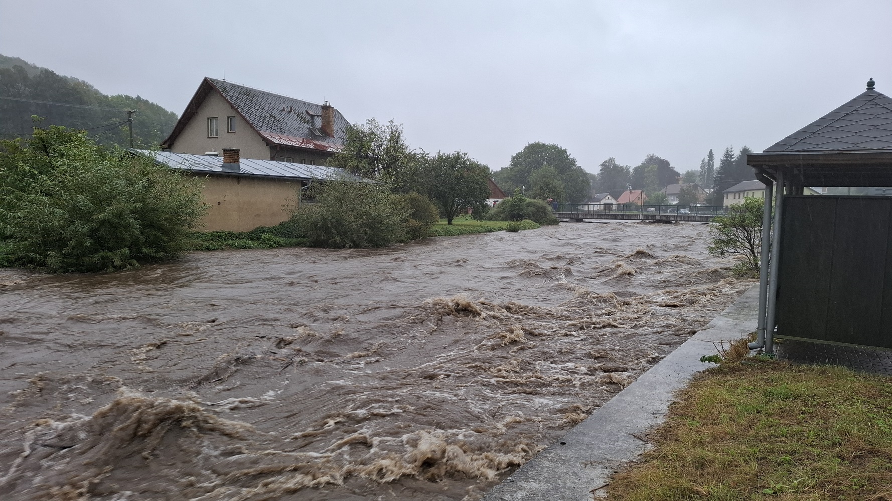 Mehr über den Artikel erfahren Unwetter in Mitteleuropa: Die Caritas hilft den Opfern der Überschwemmungen