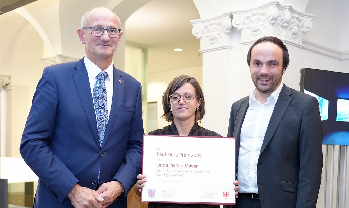 Scopri di più sull'articolo Paul-Flora-Preis 2024 an Linda Jasmin Mayer überreicht