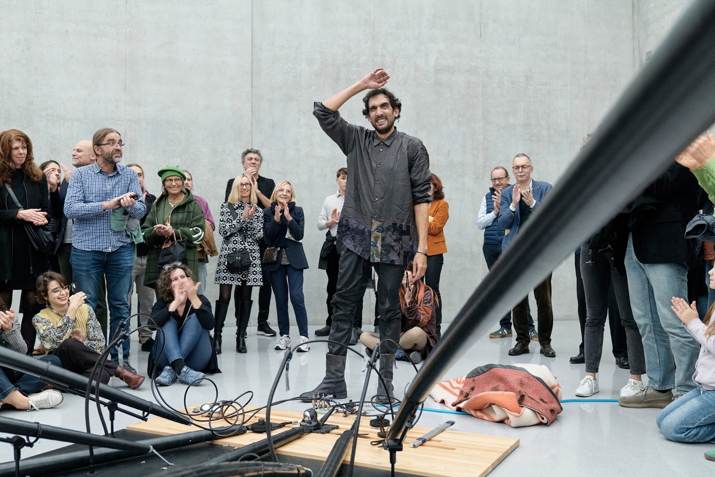 Mehr über den Artikel erfahren Kunsthaus Bregenz:Performance-Reihe mit Tarek Atoui von 24. bis 26. Oktober – SAVE THE DATE