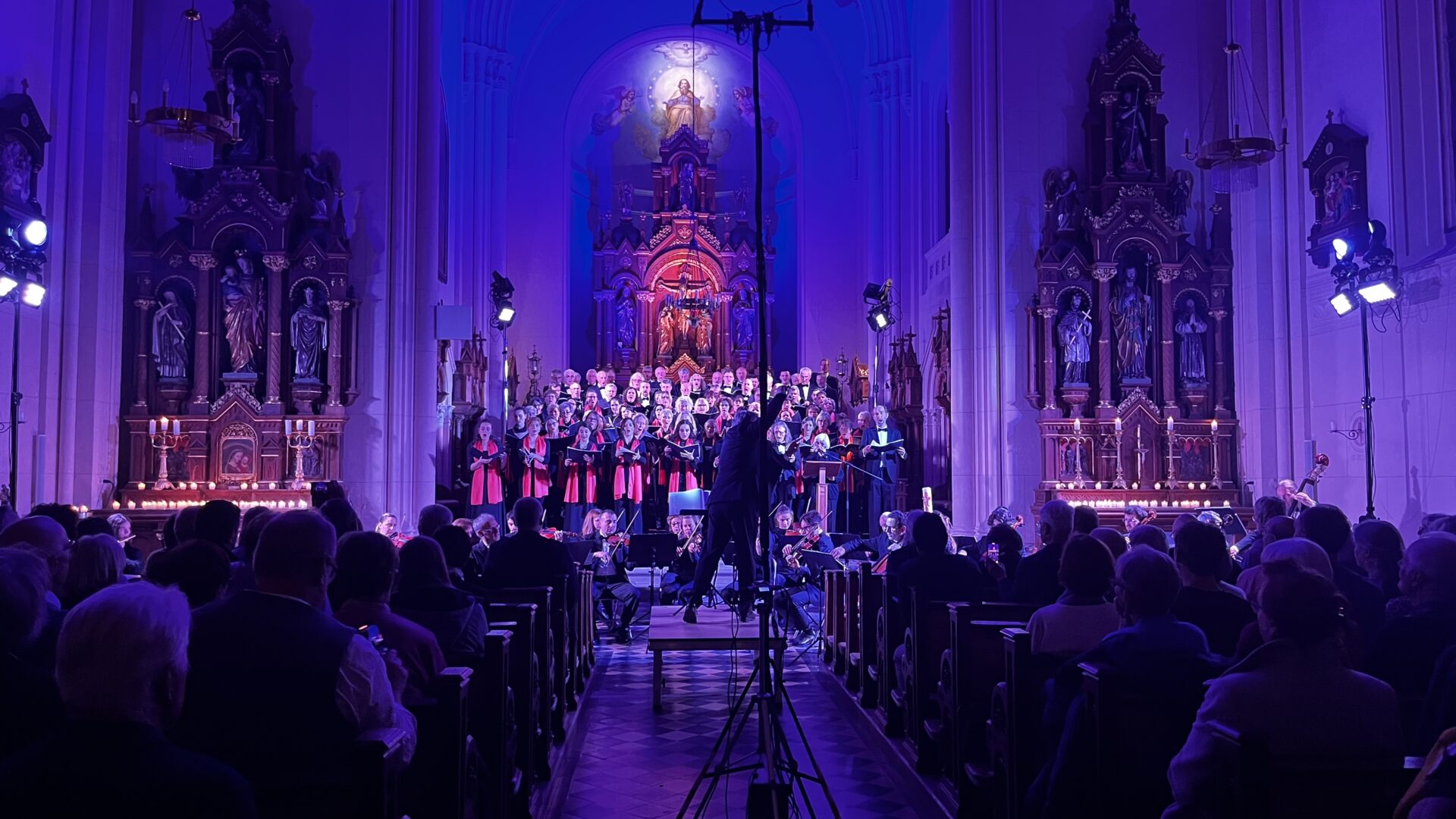 Scopri di più sull'articolo Strepitoso successo per l’ “Oratorio per la pace” di Richard J. Sigmund in Baviera