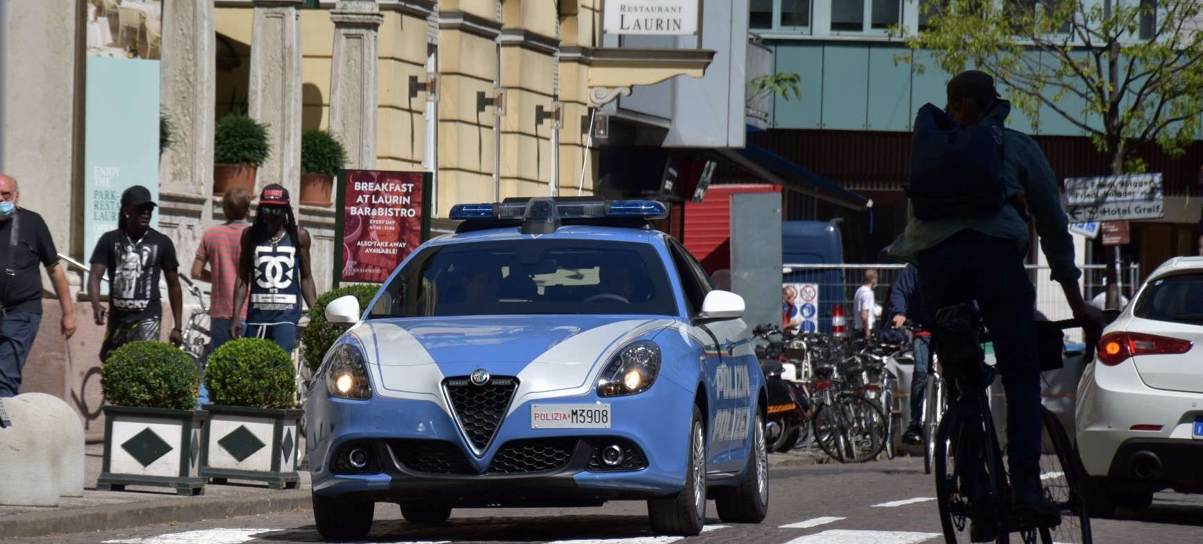 Scopri di più sull'articolo Spaccava i finestrini delle auto in sosta, foglio di via e divieto di tornare a Bolzano per i prossimi 3 anni